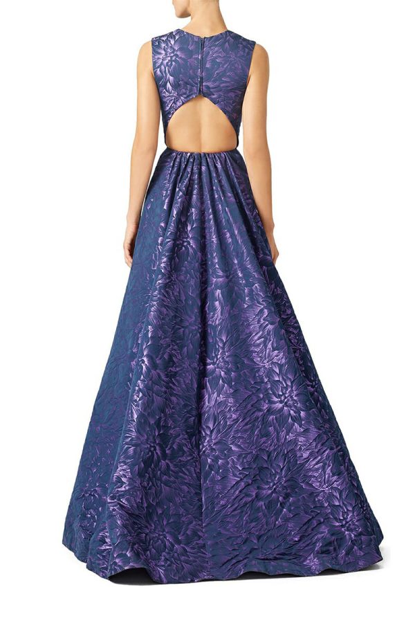Besonderes Ballkleid mit Schleppe